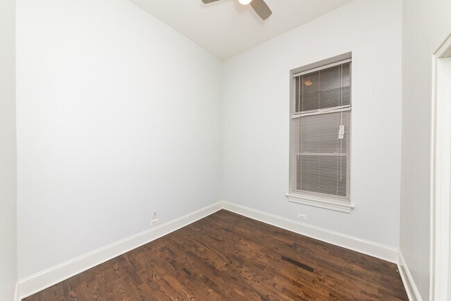 Building Photo - 625 E Groveland Park