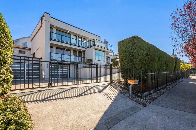Building Photo - Luxury Air-Conditioned North Capitol Hill ...