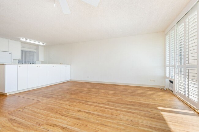 Foto del edificio - Gorgeous 2/2 End Unit!