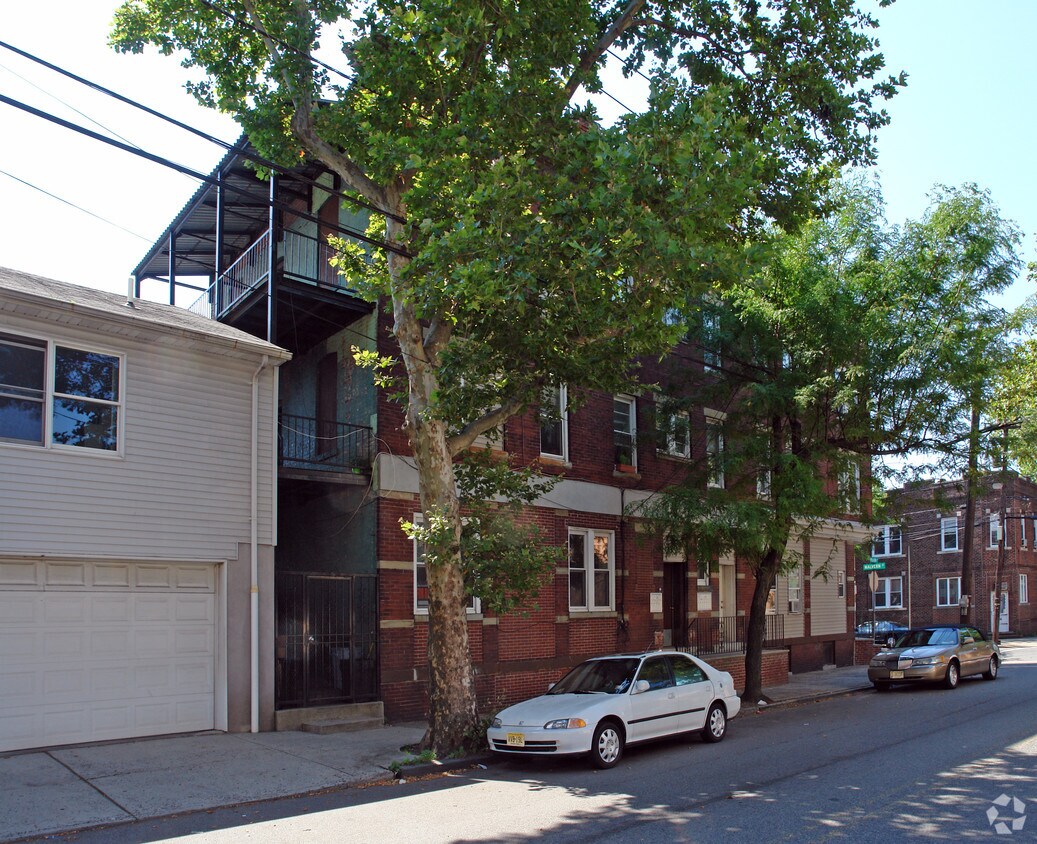 Building Photo - 180 Malvern St