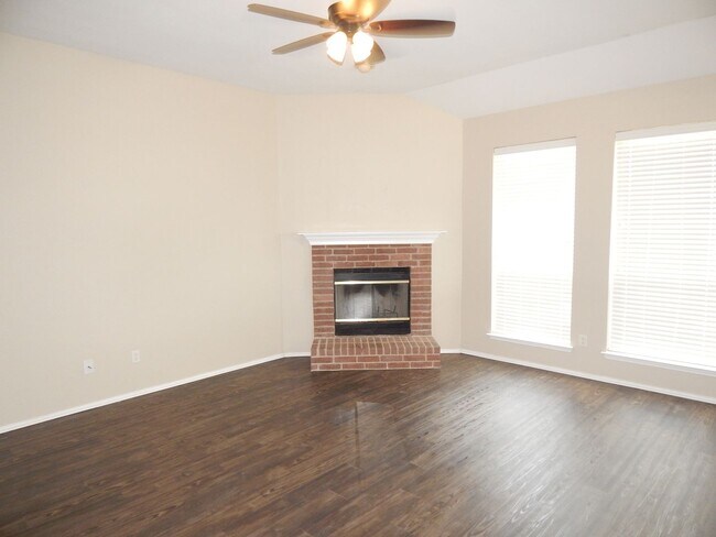 Building Photo - Bullard ISD - Gorgeous 4 Bedroom Home on C...