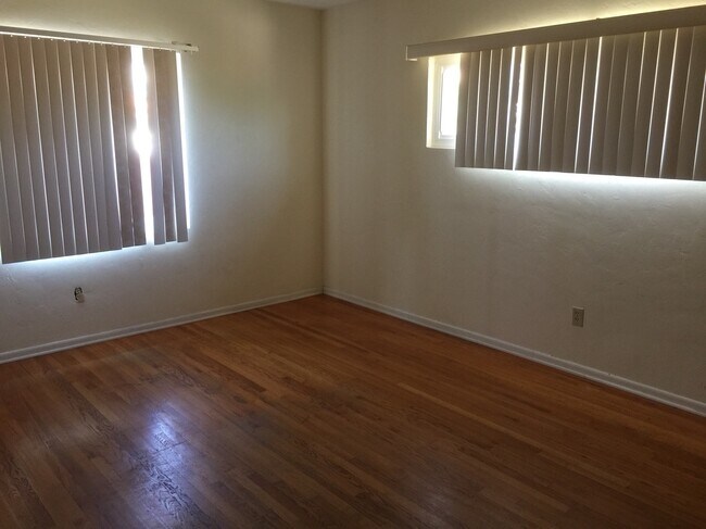 Foto del edificio - 5104 63rd St