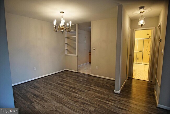 Building Photo - 130 Slade Ave