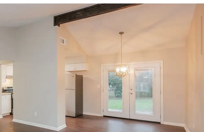 Building Photo - 9051 Homewood Dr