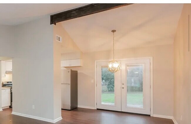 Foto del edificio - 9051 Homewood Dr