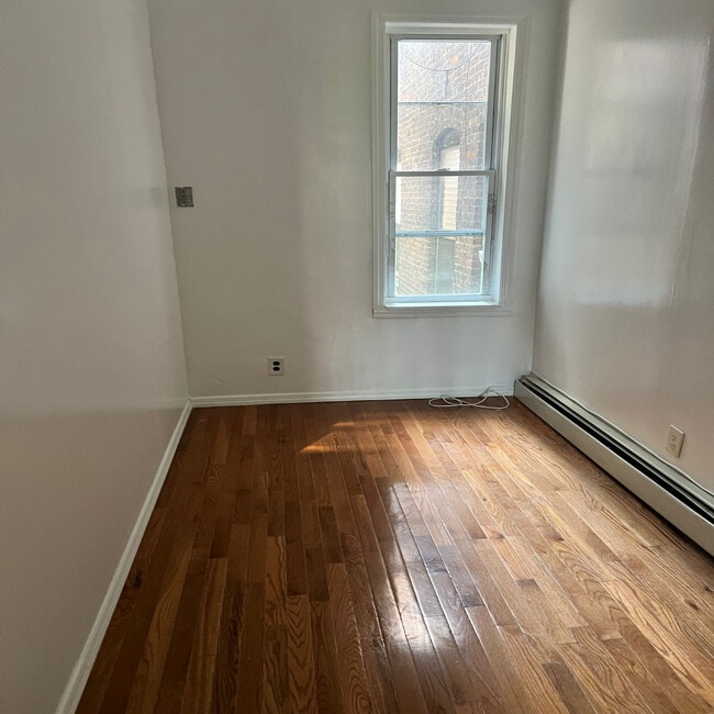 Foto del edificio - 227A Manhattan Ave
