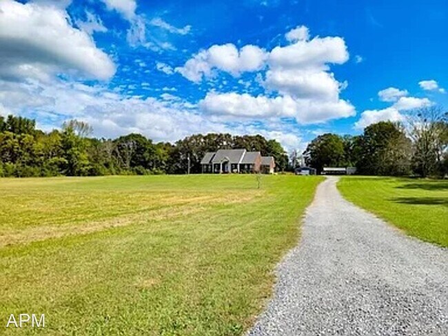 Building Photo - 4 br, 3.5 bath House - 15055 County Road 236