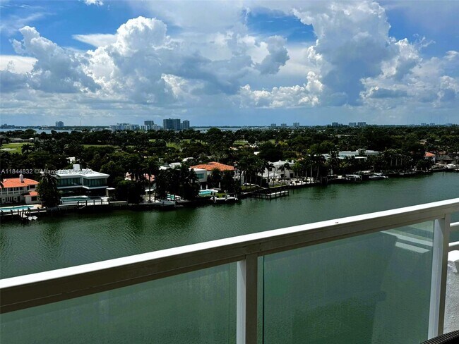 Foto del edificio - 5600 Collins Ave