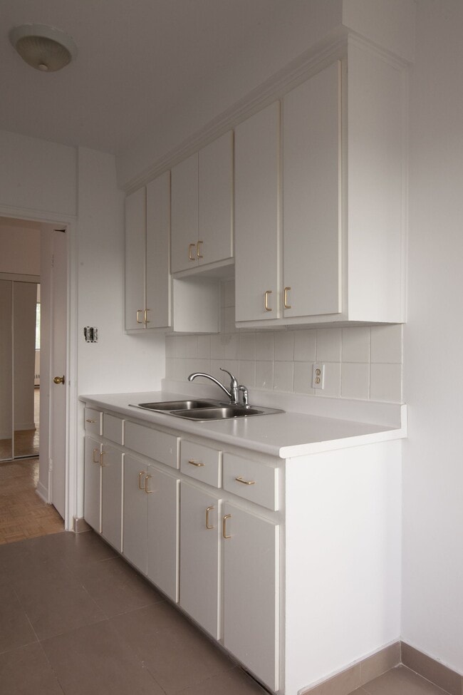 Photo du bâtiment - 809 Av. Bloomfield