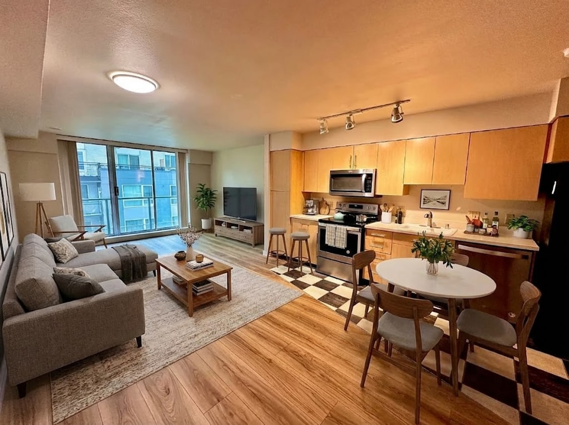 Downtown Bellevue Studio with Balcony, In-Unit Laundry & Amenities - Downtown Bellevue Studio with Balcony, In-...