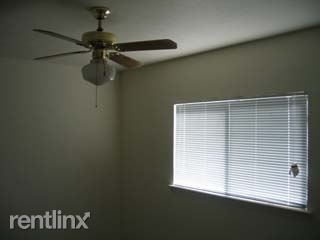 Building Photo - 1429 Eagle Dr