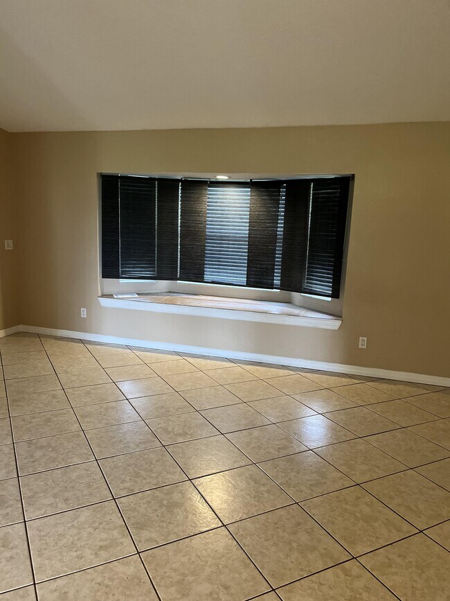 Foto del edificio - 27454 Deep Creek Blvd
