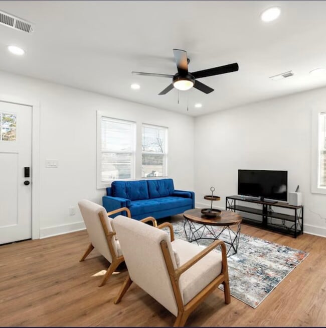 Foto del edificio - 2484 Calvin Ave