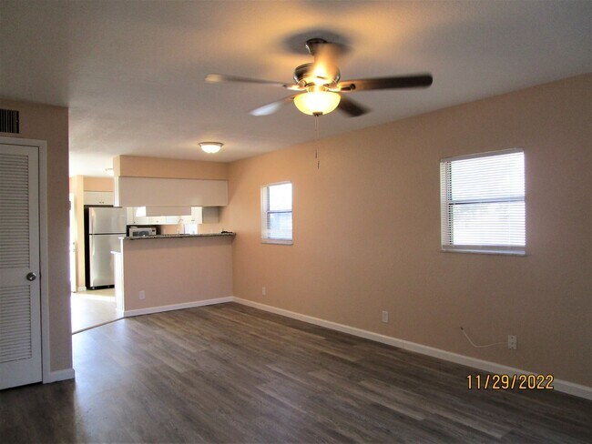 Building Photo - New Smyrna Beach 2BR 1.5BA UPDATED TOWNHOUSE
