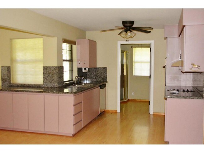 Foto del edificio - 9504 Woodlane Blvd