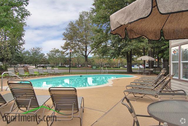 Piscina - Woodbriar Apartments