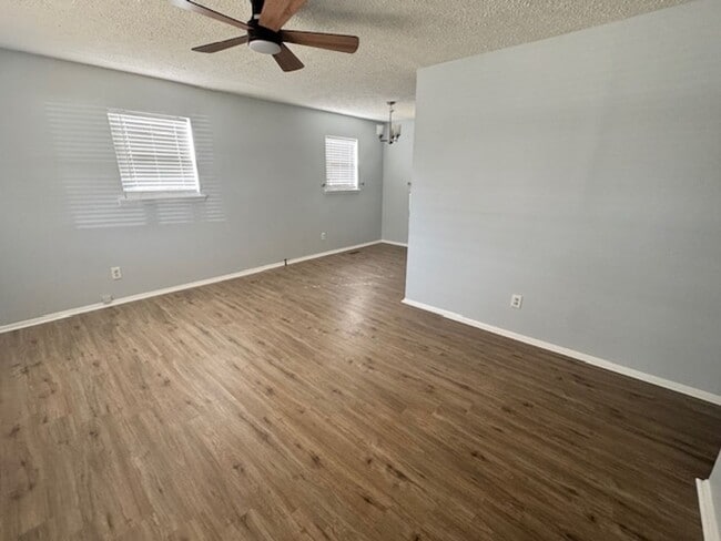 Building Photo - 409 Brown St