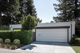 Building Photo - 2439 Sharon Oaks Dr