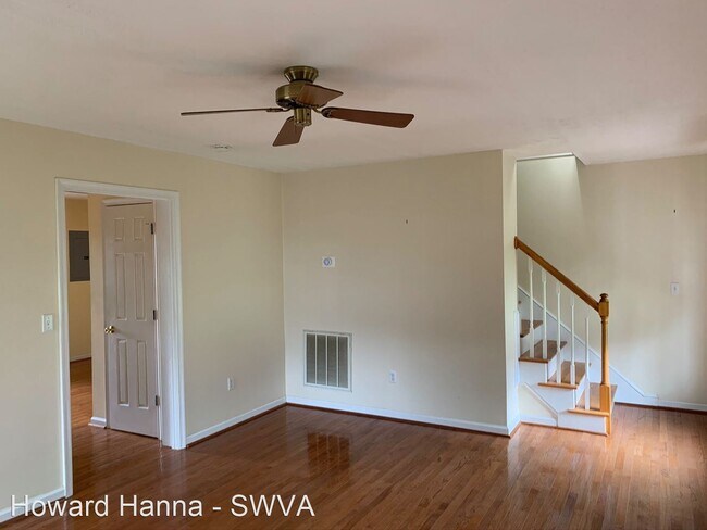 Building Photo - 3 br, 2.5 bath House - 535 Fairview Place