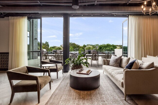 Foto del edificio - Logan Apartments