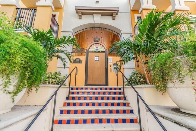 Building Photo - 200 4th Ave S