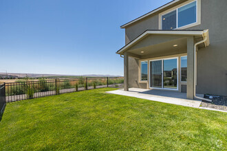 Building Photo - West Vine Townhomes