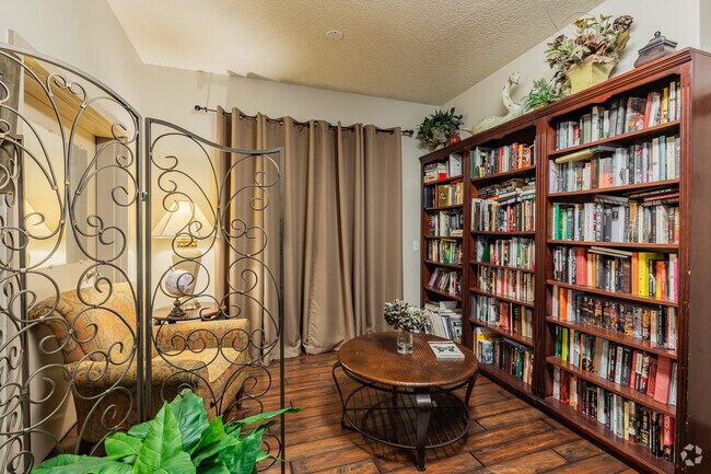 Biblioteca - Shorewood Apartments