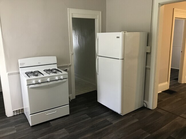 Foto del edificio - Updated, spacious 2 bedroom, 1 bathroom fi...