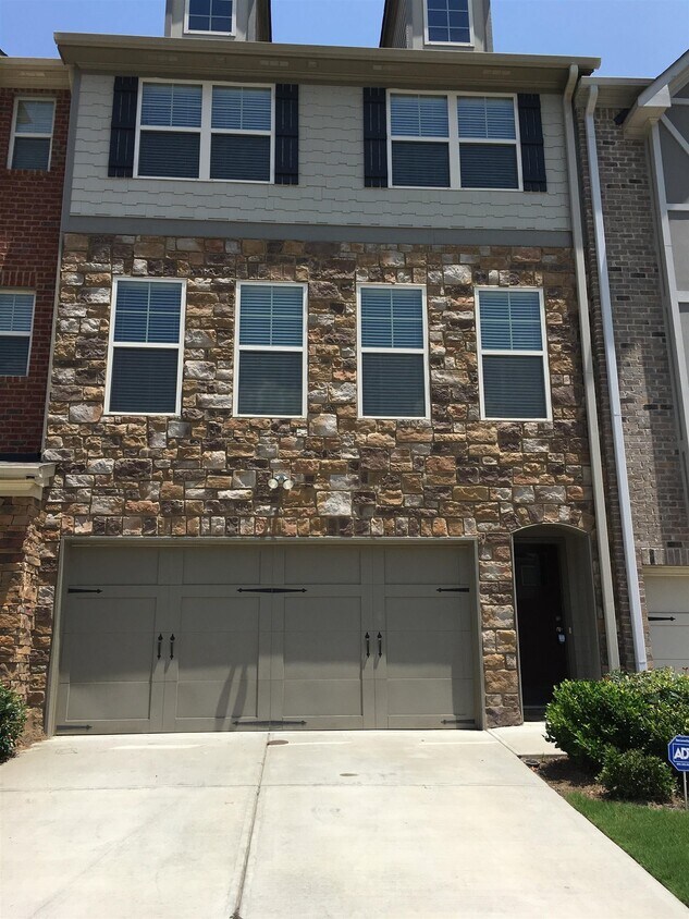 Foto principal - 3199 Hallmark Ln NE