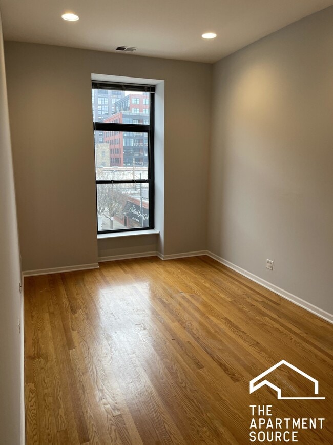 Building Photo - 1131 W Madison St