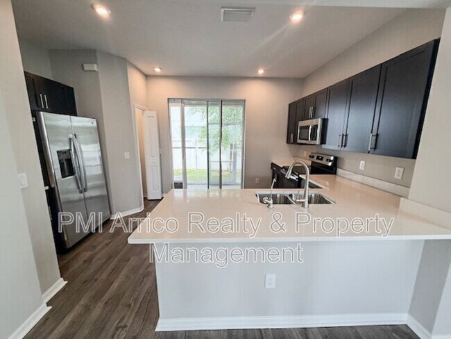 Foto del edificio - 6334 Fairmont Ln