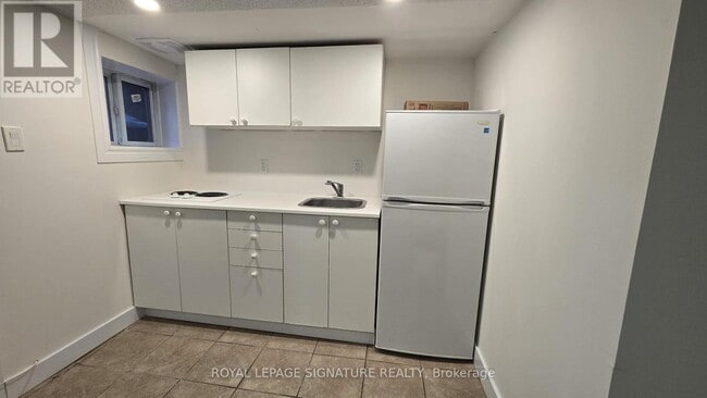 Building Photo - 3661 Lake Shore Blvd W