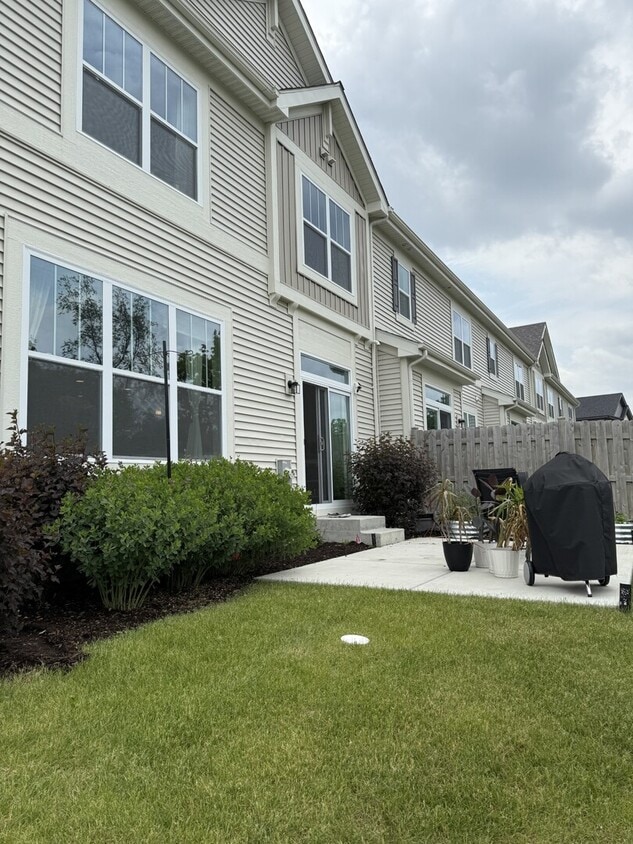 Building Photo - 3S480 Lambe Ln