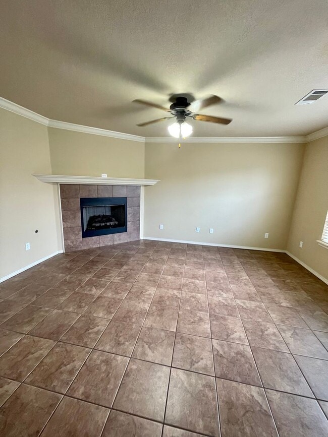 Building Photo - RENT READY 4/16!  3 Bed 2.5 Bath 2 Story T...
