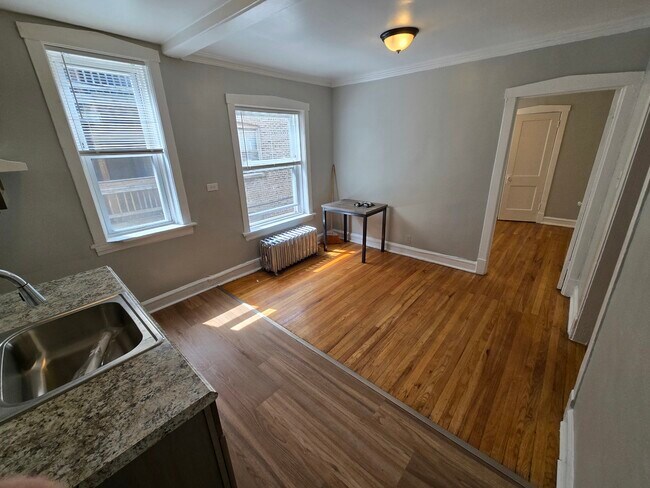 Building Photo - 4826 N Avers Ave