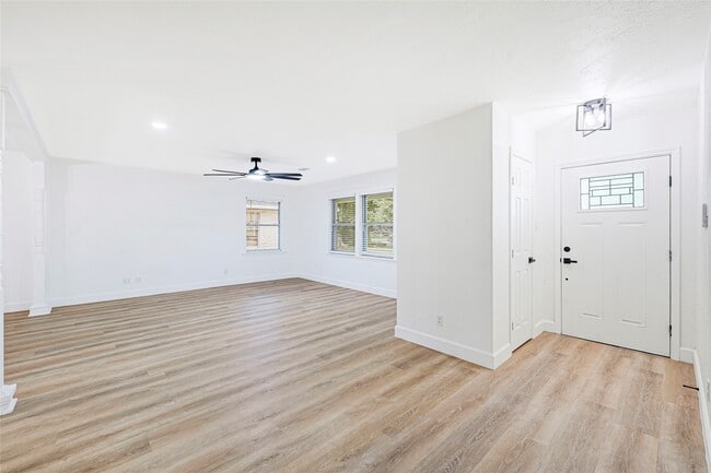 Building Photo - 2703 Ammons St