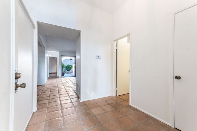 Foto del edificio - 1964 Olivewood Ct