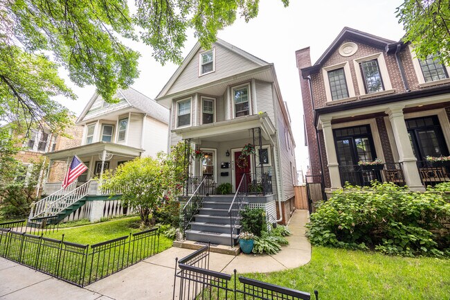 Building Photo - 4836 N Oakley Ave