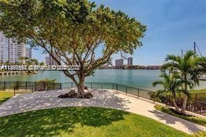 Foto del edificio - 2750 NE 183rd St