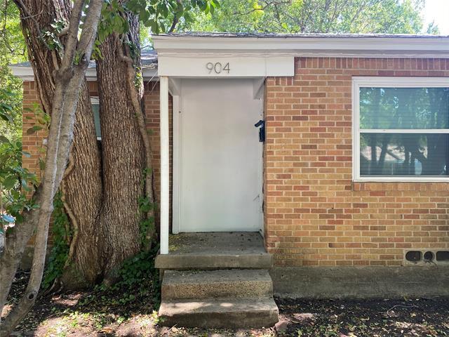 Primary Photo - 904 Denton St