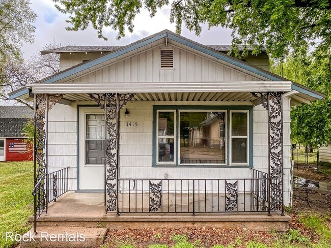 Building Photo - 3 br, 1 bath House - 1415 N Prairie Ave