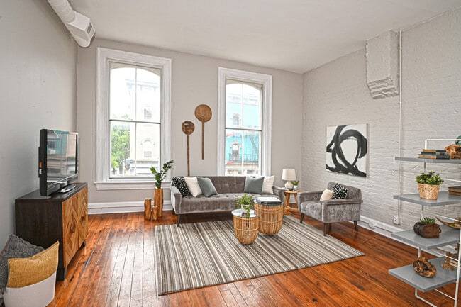 Building Photo - 1343 Main St