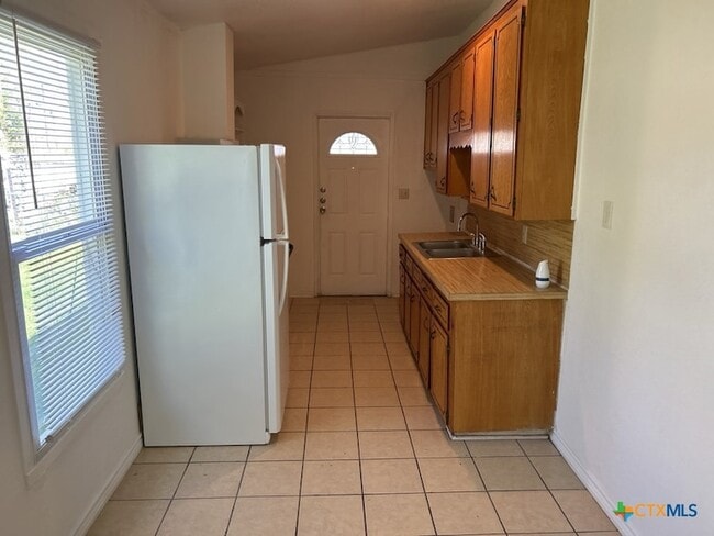 Building Photo - 905 Evergreen Dr