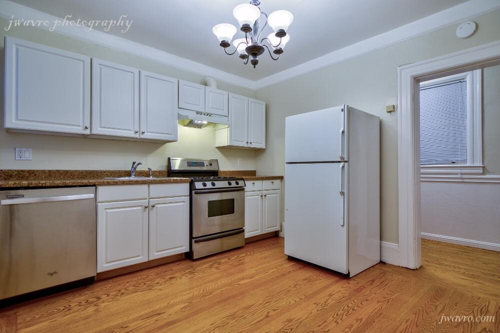 Primary Photo - 242 5th Ave