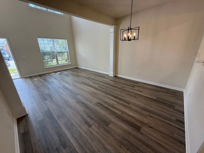 Building Photo - 146 Brentfield Loop
