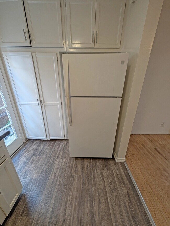 Foto del edificio - 1532 S Bundy Dr