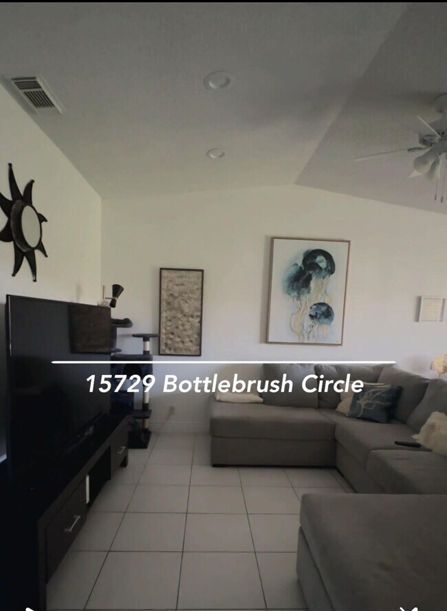 Foto del edificio - 15729 Bottlebrush Cir