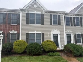 Building Photo - 13 Castle View Dr