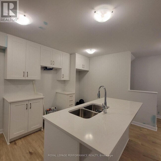 Building Photo - 807 Arcadian Private