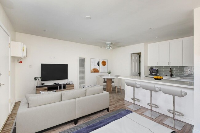 Building Photo - The Seville Apartments